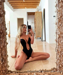 OnlyFans Elena Kamperi