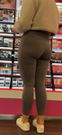 Calça marcando a definição de uma rabo gostoso