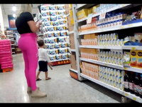 Loira gostosa mercado