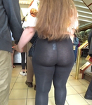 Loira Rabuda leggins transparente acompanhada