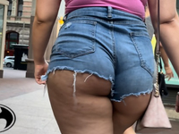 PYT LATINA PHAT ASSCHEEKS EM CALÇÕES DE CORTE