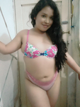 Puta latina con hermosas piernas