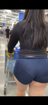Latina gostosa e ousada mostrando para a mãe e a irmã como s