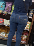 Mãe dando um treino com seus jeans