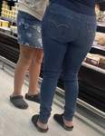 Mãe dando um treino com seus jeans