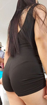 Morena com a calcinha enfiada bem fundo e mostrando a virilh