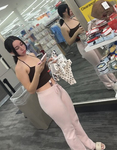 Mulher má com um corpo lindo