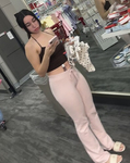 Mulher má com um corpo lindo