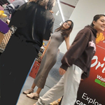Linda garota com corpo escultural e curvas generosas em vest