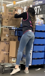 Duas gatas gostosas do Walmart, uma com corpo firme,