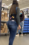 Duas gatas gostosas do Walmart, uma com corpo firme,