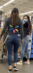 Duas gatas gostosas do Walmart, uma com corpo firme,