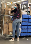 Duas gatas gostosas do Walmart, uma com corpo firme,