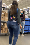 Duas gatas gostosas do Walmart, uma com corpo firme,