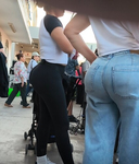 Duas irmãs MILFs com troncos extragrandes