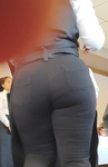 Garçonete com Bunda Grande