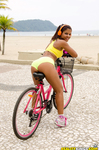 Bunda enorme da brasileira viciada em sexo anal