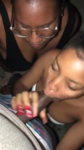 Diviidindo a Rola com a filha