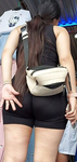Latina linda com a bunda enfiada mostrando seu GRANDE CAMELT