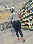 Mulher indiana madura com bunda enorme e gorda usando leggin