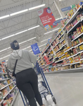 Mulher indiana madura com bunda enorme e gorda usando leggin