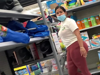 A Morena Rabuda Gostosa Pagou Calcinha no mercado