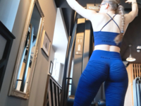 sarada com o corpo mais sexy se inclina para nós
