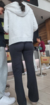 Bunda firme e bonita em legging preta