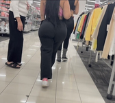 Problema em Dobro Duas latinas com seios enormes fazendo com