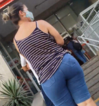 A MILF de calça jeans com bunda grande me pegou