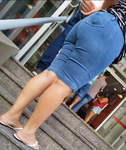 A MILF de calça jeans com bunda grande me pegou