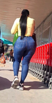 Bunda enorme em jeans, corpo latino