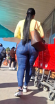 Bunda enorme em jeans, corpo latino