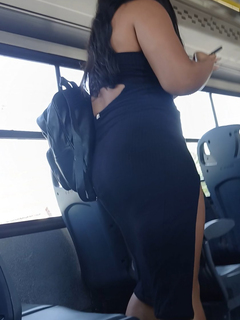 Novinha rabuda de vestido flagrada no ônibus