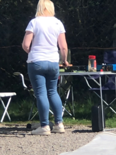 professora de jeans apertado