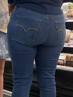 Mãe dando um treino com seus jeans