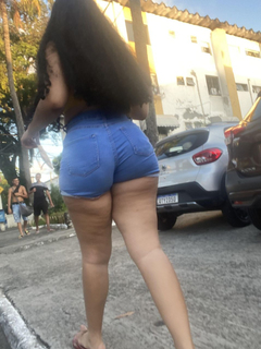 Peguei ela em duas bermudas diferentes mas o rabo é o mesmo