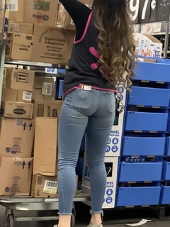 Duas gatas gostosas do Walmart, uma com corpo firme,