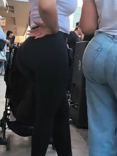 Duas irmãs MILFs com troncos extragrandes